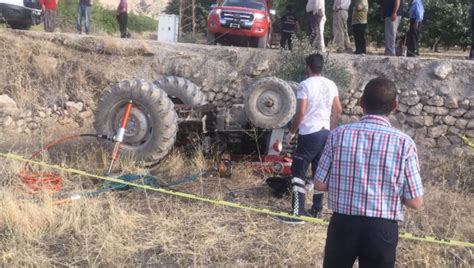 T­o­k­a­t­­t­a­ ­t­r­a­k­t­ö­r­ ­k­a­z­a­l­a­r­ı­n­d­a­ ­2­ ­k­i­ş­i­ ­ö­l­d­ü­,­ ­-­ ­S­o­n­ ­D­a­k­i­k­a­ ­H­a­b­e­r­l­e­r­